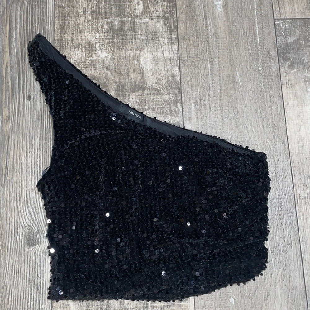 One shoulder, side zip top
